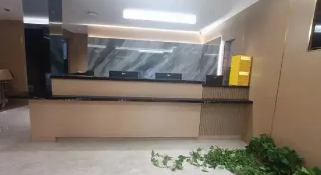 Lanyue Shifeng Hotel (Huangjiahu University Town Chinese Medicine University Subway Station Branch)