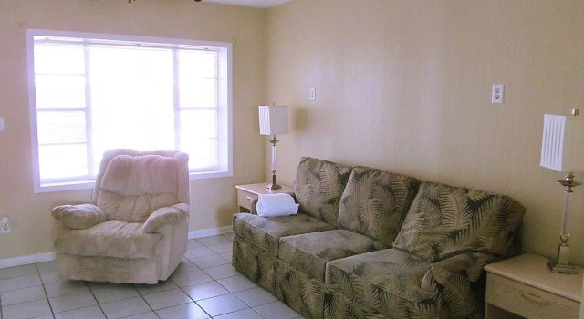 Colonial Shores, Book Hotel Hoteller i Lower Grand Lagoon med parkering, Parkering