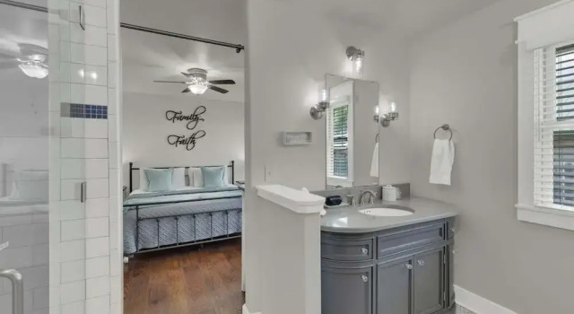 Charming Cottage-3 Mins to Downtown-pet Friendly!