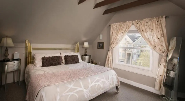 Люкс Superior Noe's Nest Bed and Breakfast