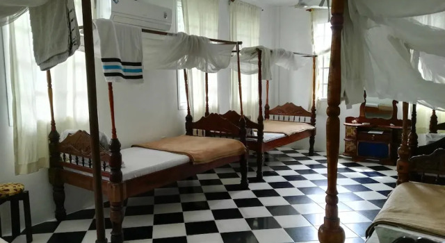 Sharook Lodge - Hostel, Book Hostel / Vandrerhjem Pemba 
