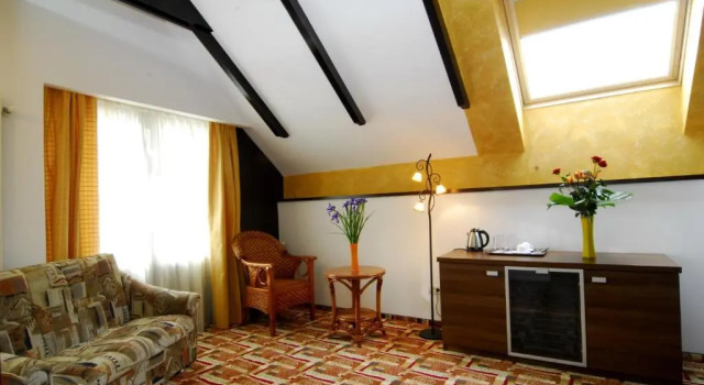 Полулюкс Casa Iris-Hotel & Restaurant