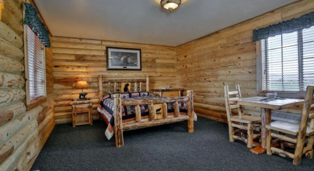 Номер Standard Wolf Den Log Cabin Motel and RV Park