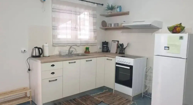 Апартаменты Beachside Retreat - Sleeps 4, Terrace & Views