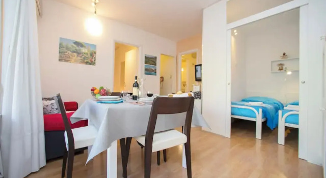 Семейные апартаменты с балконом и с видом на озеро Riva Lago e Spiaggia Apartment