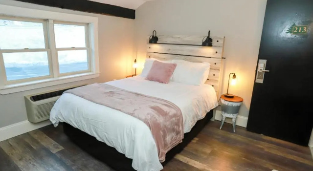 Двухместный номер Standard Gunstock Inn & Suites
