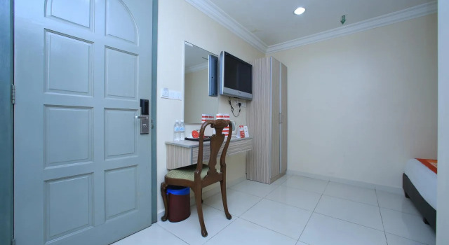 OYO 115 Hotel Safari 1