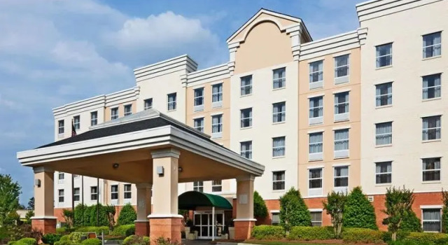 Семейный люкс Comfort Suites near Birkdale Village- Huntersville