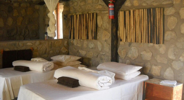 Kapika Waterfall Camp, Boek Hotel Epupa Namibië, in de buurt van Epupa falls