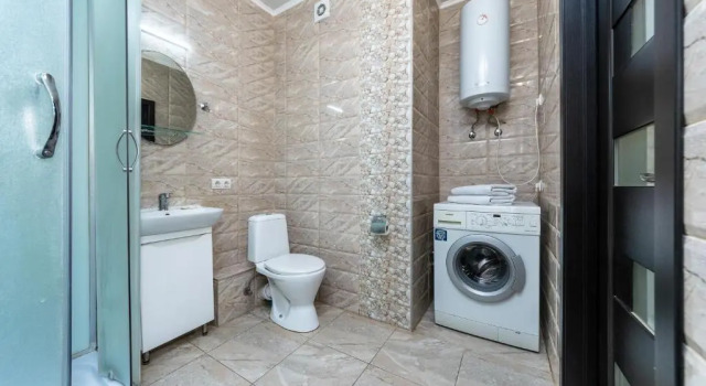 Апартаменты FlatRent Drahomanova 2a, Генератор! ліфти вода опалення