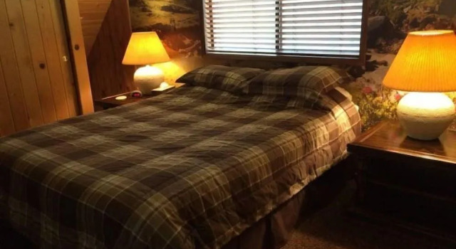 Lake Creek Cabin, Забронировать Дом для отпуска Коттеджи Паквуд, Коттедж