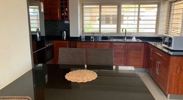 3 Bedroomed Fully Furnished Apartment in Bdex, Prenota Appartamento Hotel a Lusaka con parcheggio, Parcheggio