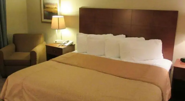 Двухместный номер Standard с балконом Magnuson Grand Pioneer Inn and Suites