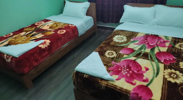 Трёхместный номер Deluxe с балконом Harry Guest House & Restaurant