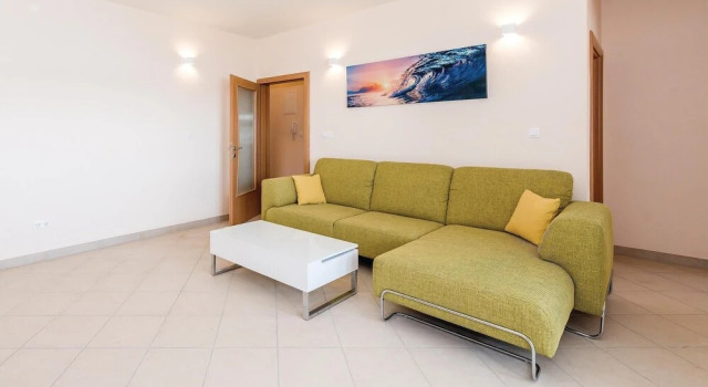 Beach Front Home In Kalebova Luka, Забронировать Отель Отели Рогозница с бассейном, Бассейн