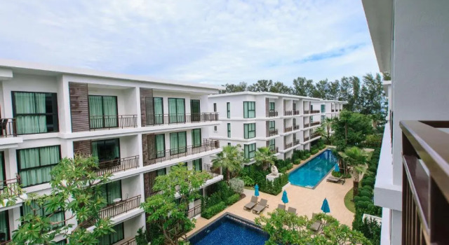 Студия с видом на бассейн The Title Beach Front