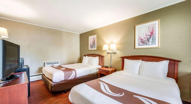 Четырёхместный номер Standard Rodeway Inn Poughkeepsie