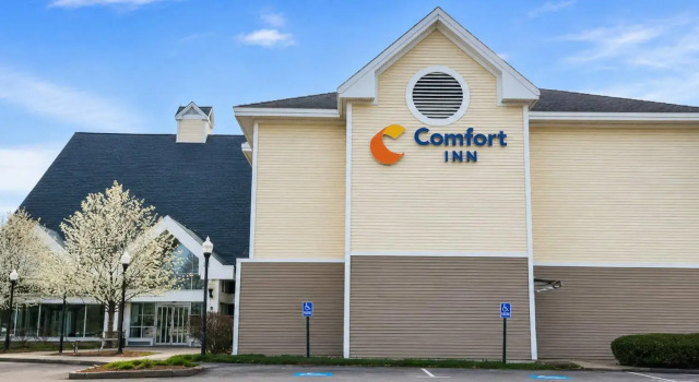 Comfort Inn Concord South End, Varaa Hotelli Hotellit New England uima-altaalla, Uima-allas
