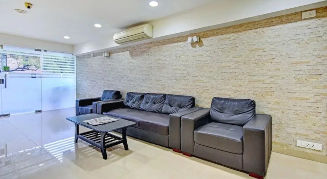 Perks Residences Guindy, Забронировать Отель Отели штата Тамилнада с бассейном, Бассейн