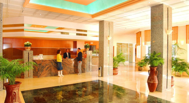 Hotel Parasol by Dorobe, Забронировать Отель Отели Торремолинос с парковкой, рядом с Культурный центр им. Пабло Руиса Пикассо, Парковка