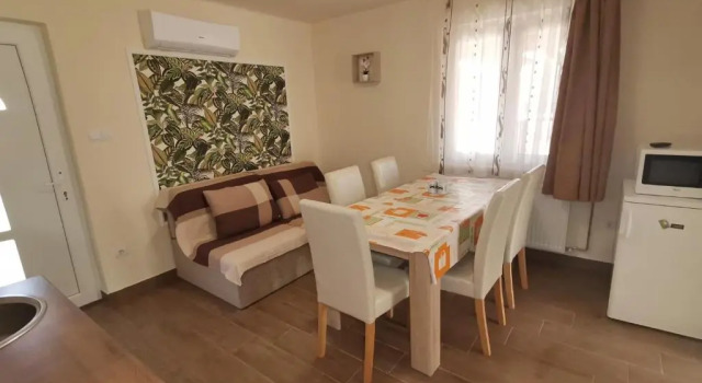 Апартаменты с балконом Gyöngyvirág Apartmanház