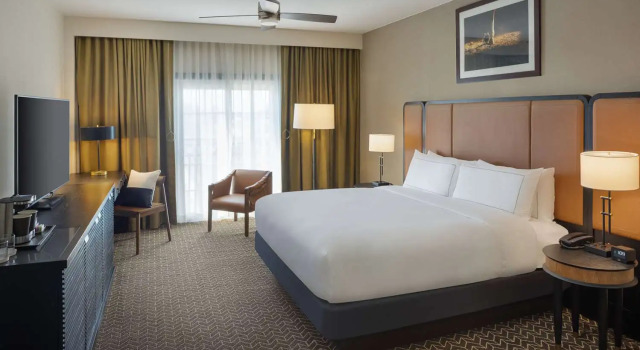 Полулюкс DoubleTree Suites by Hilton Lexington