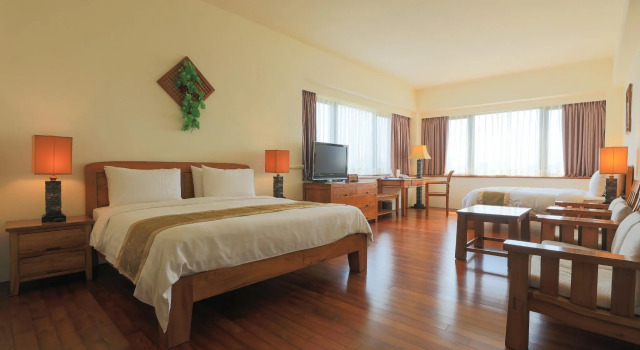 Четырёхместный номер Standard Yentai Hotel