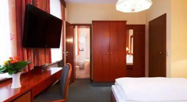 Hotel Marienbad, Забронировать Отель Отели Нюрнберга с парковкой, рядом с Городской музей Фембохаус, Парковка