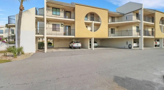 21420 Bay Village Dr 218, Забронировать Апартаменты/квартира Отели Fort Myers Area с парковкой, Парковка