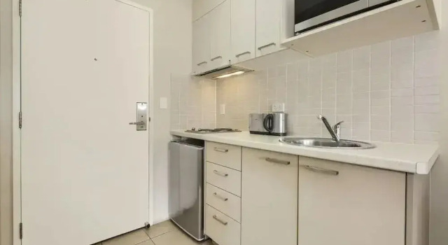 Студия Gladstone Downtown Central Apartment Hotel Official