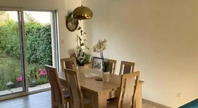 Maison rénovée + jardin - à 5 minutes du port, Забронировать Отель Ван Gulf of Morbihan, рядом с Vannes Tropical and Oceanographic Aquarium