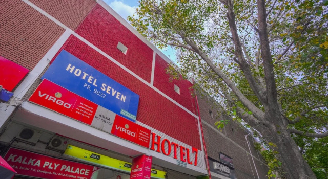 Hotel Seven - Centre of City Chandigarh, Buchen Sie Hotel Chandīgarh Chandigarh Region