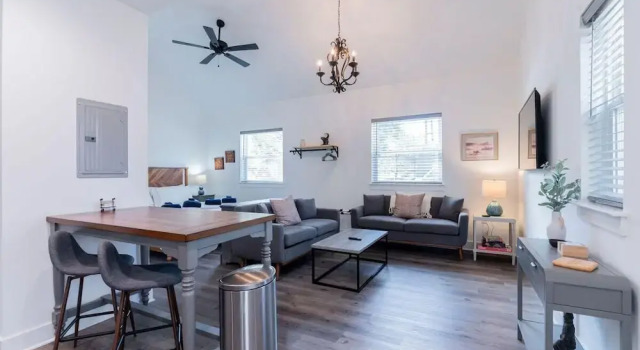 Студия Charming Old Town Loft, Nestled in the Heart of Historic Bluffton, SC