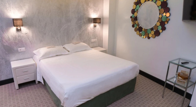 Andromeda Downtown Suites, Забронировать Гостевой дом Отели Афины с бассейном, рядом с Университет Афин, Бассейн