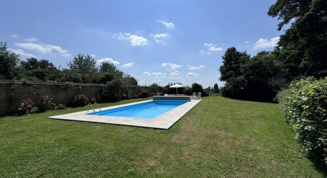 Вилла Chateau in Sarthe With Heated Pool