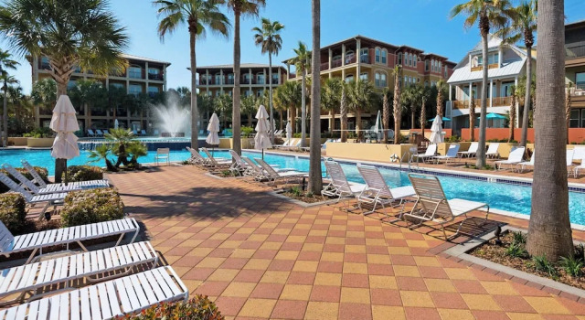 Beachy Chic Home Prime Location Seacrest! 2 Minute Walk to Pool!, Book Feriehus Villaer i Seacrest, Villa