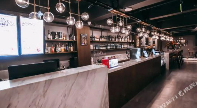 WuYan Film Art Hotel (Weifang High-speed Railway North Station), Prenota Hotel Hotel a Shandong con parcheggio, Parcheggio