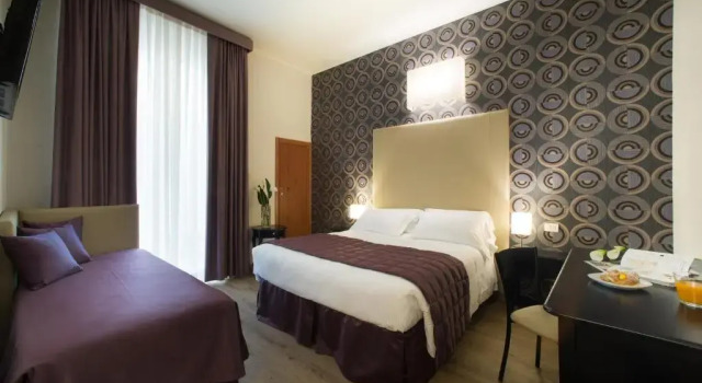 Полулюкс Deluxe Hotel Montreal
