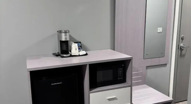 Четырёхместный номер Standard Ramada by Wyndham West Edmonton Hotel & Suites