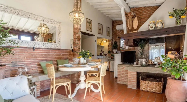 Коттедж Rosyabate Cottage, with Private Garden and views between Lucca and Pistoia