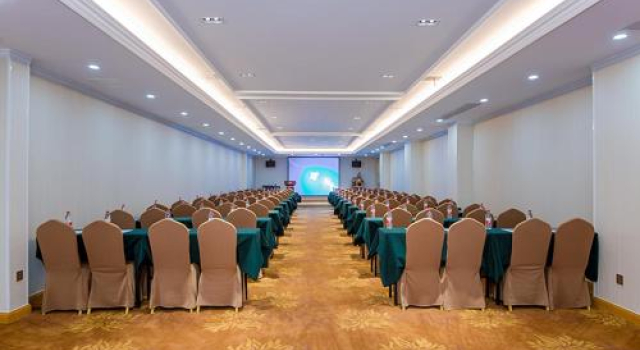 Vienna Hotel (Wuhan Tianhe Airport Penglongcheng Ju Long Avenue Branch), Prenota Hotel Hotel a Hubei con parcheggio, Parcheggio