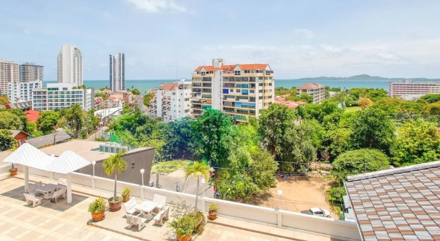 1 Bedroom 716 High Floor Seaview