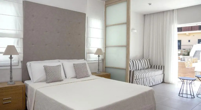Семейный номер Standard с видом на море Maritimo Beach Hotel