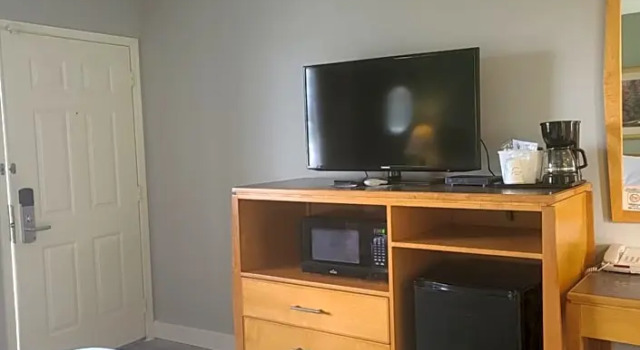 Четырёхместный номер Standard Tulip Inn Mount Vernon