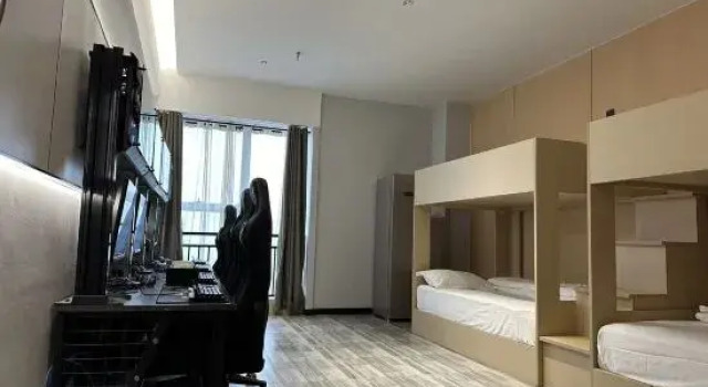 Кровать в общем номере с красивым видом из окна Weisi Xingyao E-Sports Hotel