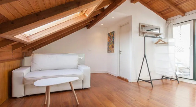 FLH Bairro Alto Loft with Sunny Terrace, Забронировать Отель Мизерикорди Лиссабон, рядом с Театр Trindade