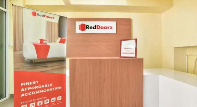 RedDoorz Plus near TIS Square, Prenota Hotel Tebet 