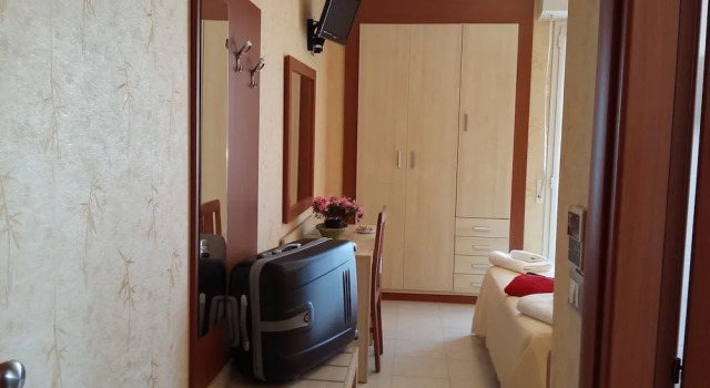 Четырёхместный номер Standard с балконом Hotel Condor
