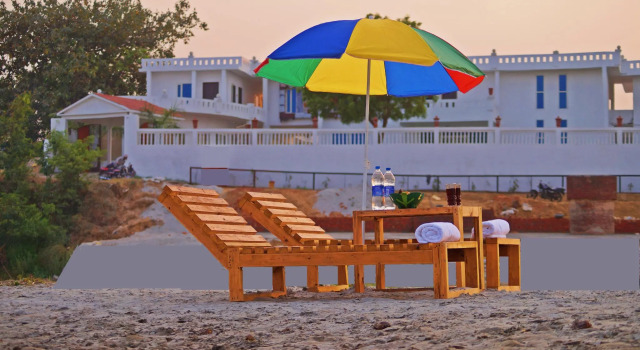 ShriGo Ganga Village Resort Spa, Забронировать Курортный отель Гармуктешар штат Уттар-Прадеш
