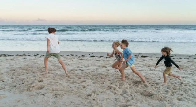 Spacious Family Friendly 3 Bedroom - 2-Minute Walk To Patrolled Kings Beach, Fountains and Playgrounds, Rezerwuj Hotel Shelly Beach Queensland
